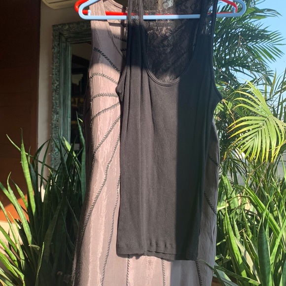 Vero Moda Tops - Sparkle at night - Vero Moda grey top. Black lace gungee.